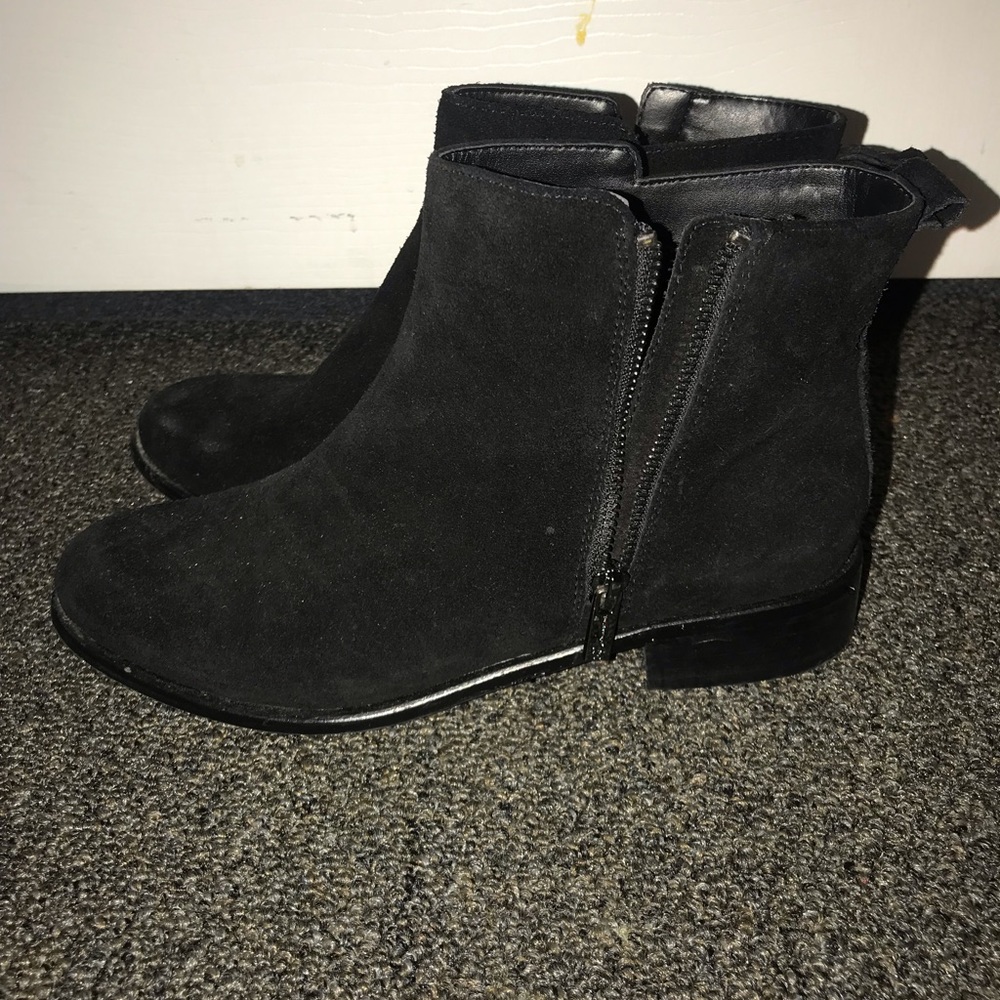Black jessica Simpson ankle boots!!